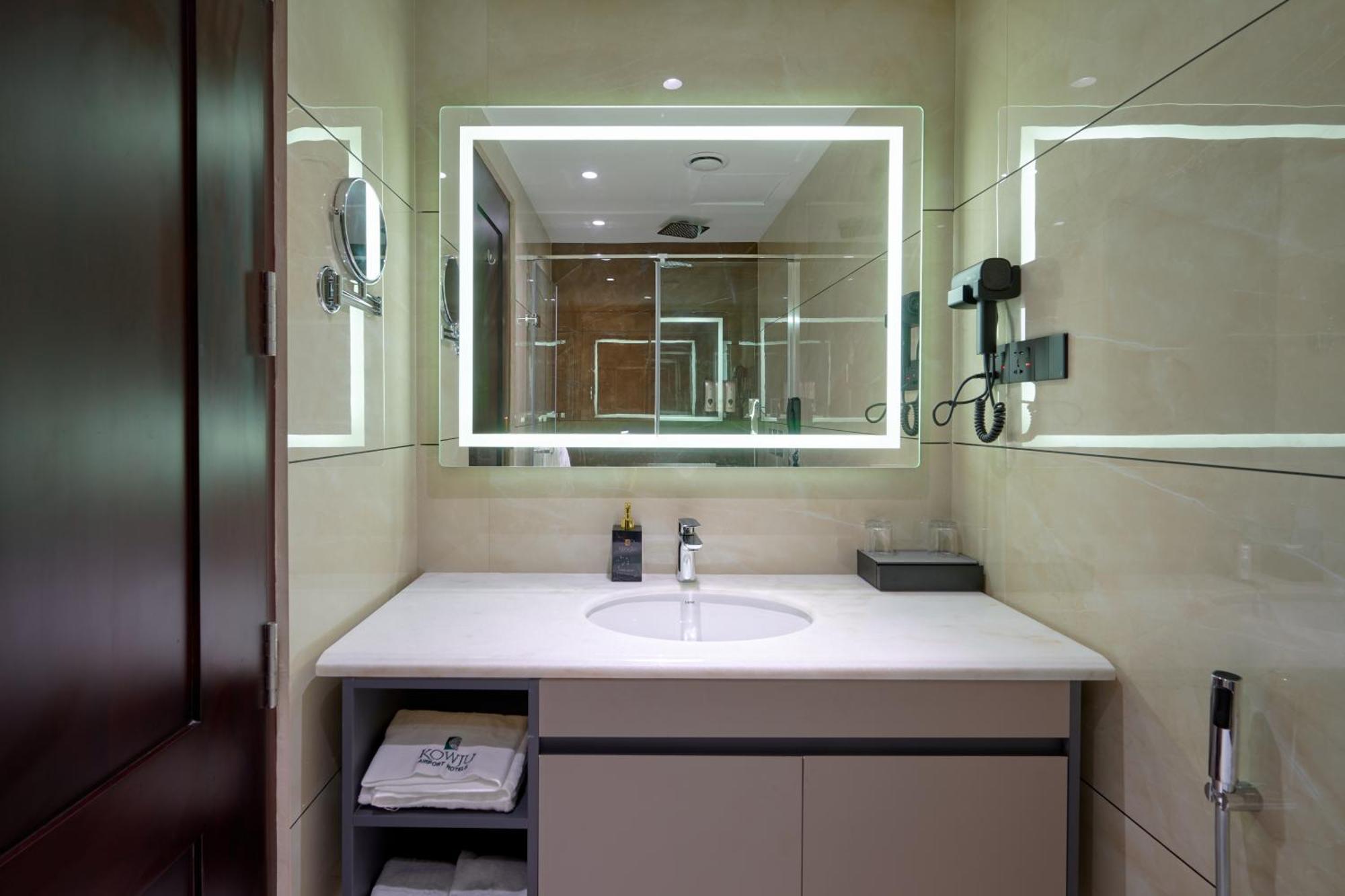Kowju Airport Hotel Calicut Kondotty Extérieur photo